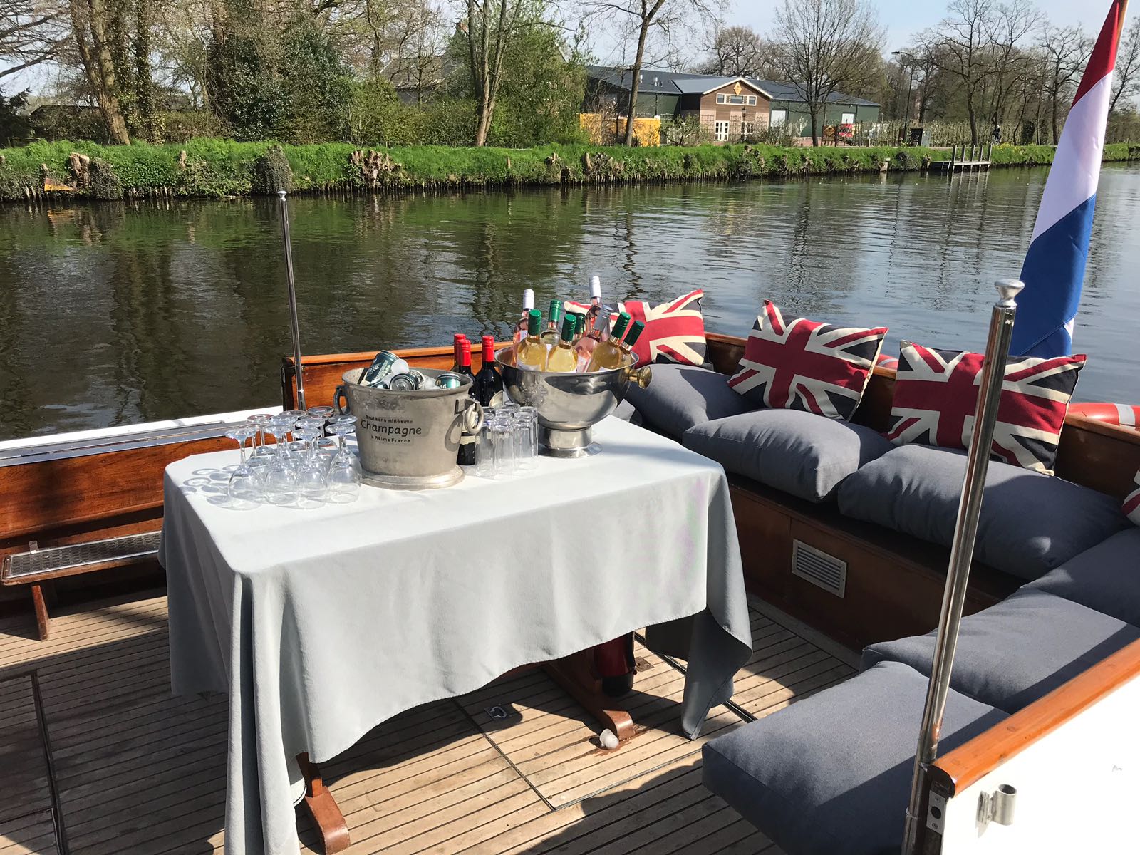 Campagne op het achterdek van de Labora Classique