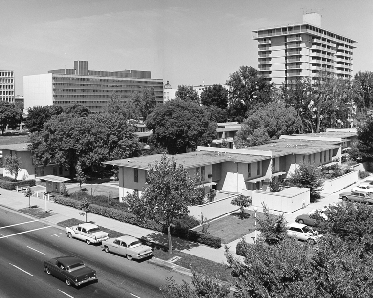 Mix of low-rise and high-rise apartments at Capitol Towers (ca. 1964). Source: Center for Sacramento History, James Henley Collection, 1997/046/053.