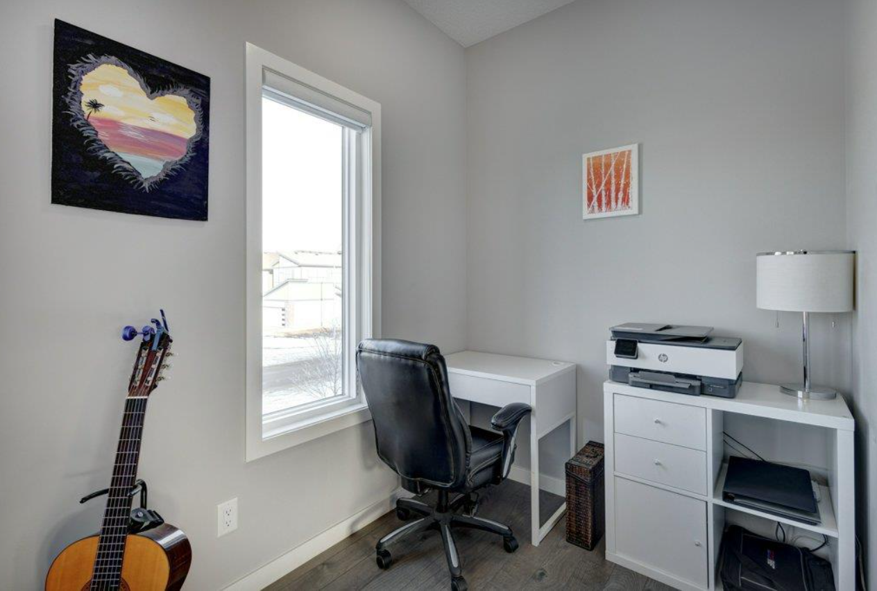 303 Walgrove dining area