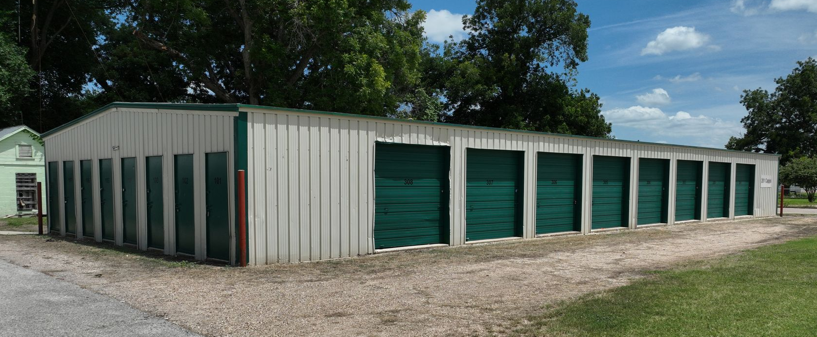 Drive-up self storage units at Marlin EZ Storage in Marlin, TX.