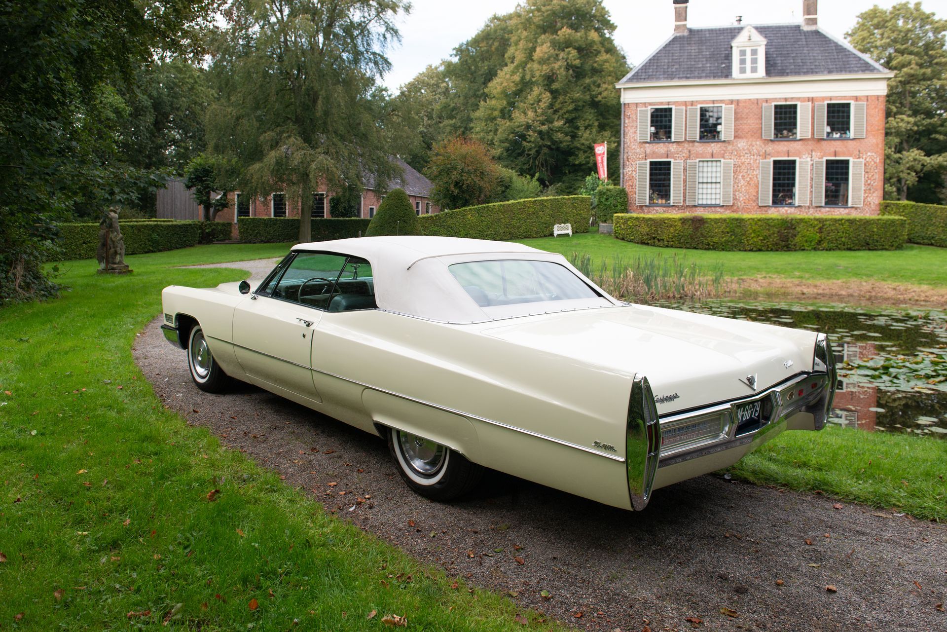 Witte Cadillac