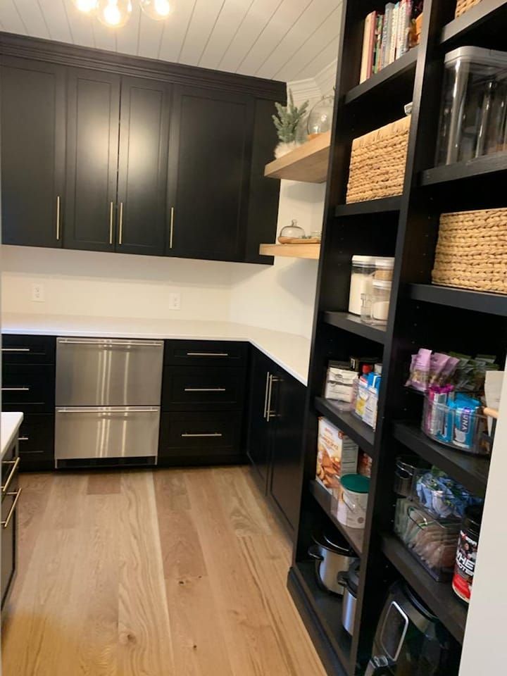 Designer with clients choosing colors
