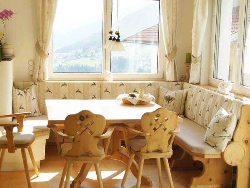 Essecke aus Zirbenholz