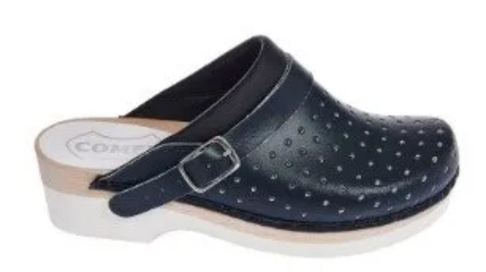 sandali blu scuri con fori