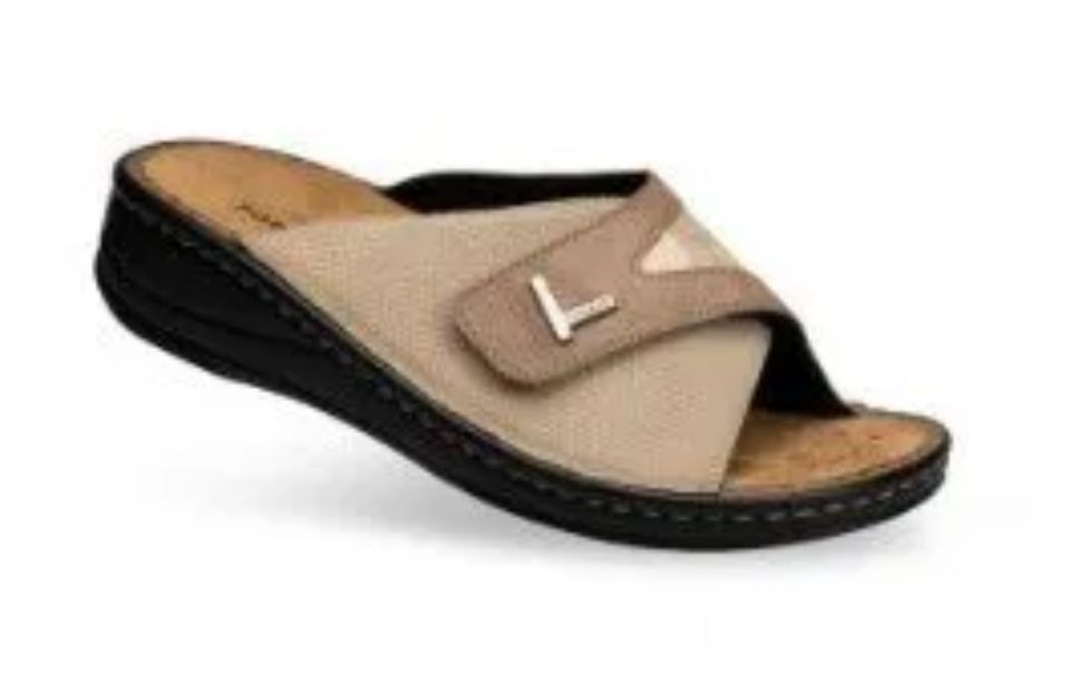 sandali da donna di colore beige