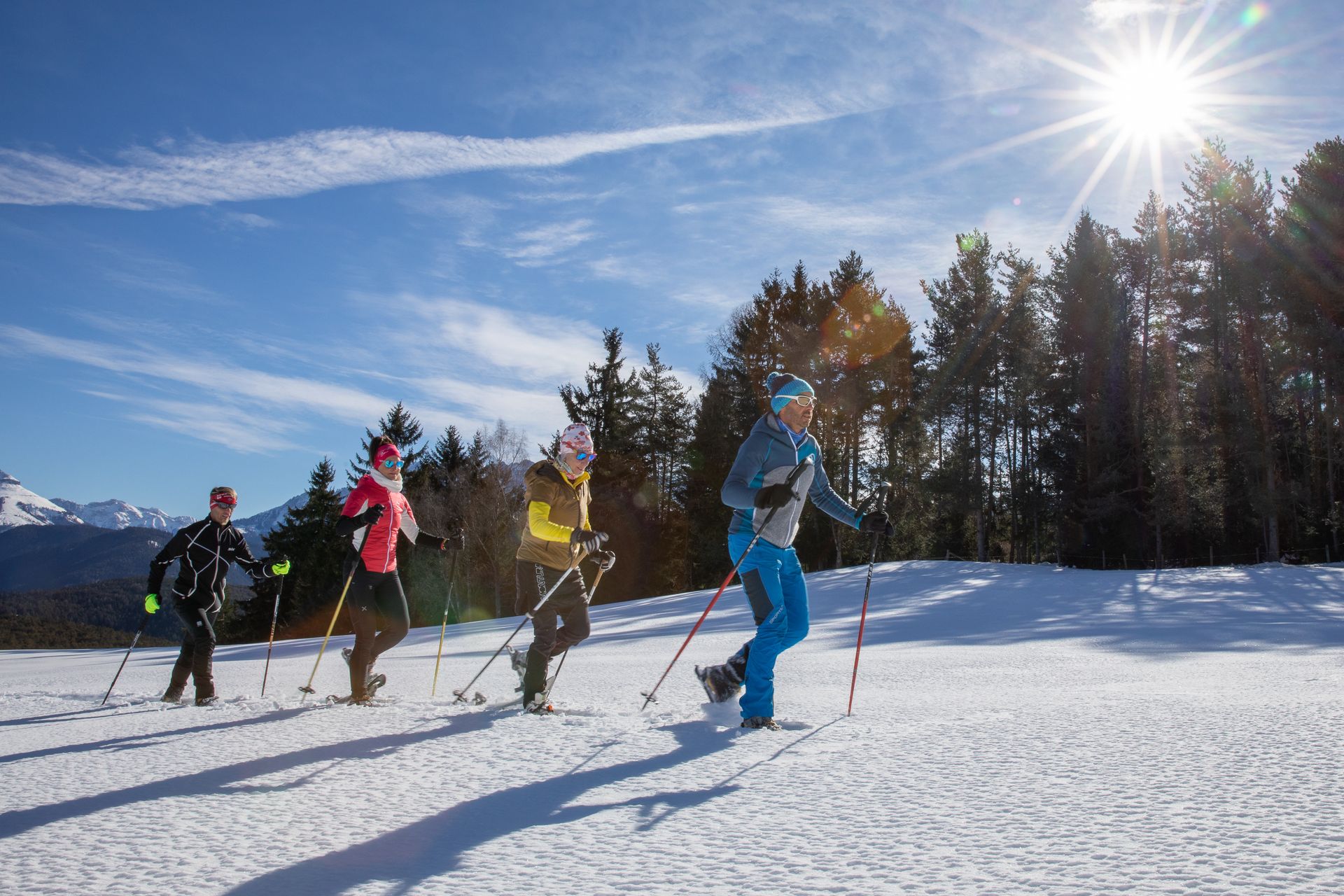 Escursionismo invernale a Obereggen nelle Dolomiti