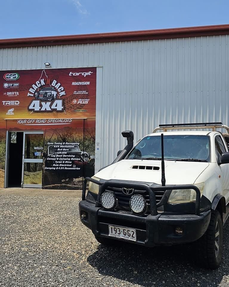 Dashboard Wiring Exposed; Car Interior, Tangled Colored Wires — Track N Back 4x4 In Cooktown, QLD