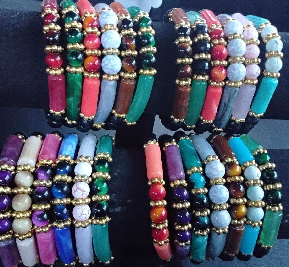 Armbanden prachtige kleuren zolang de voorraad strekt!!