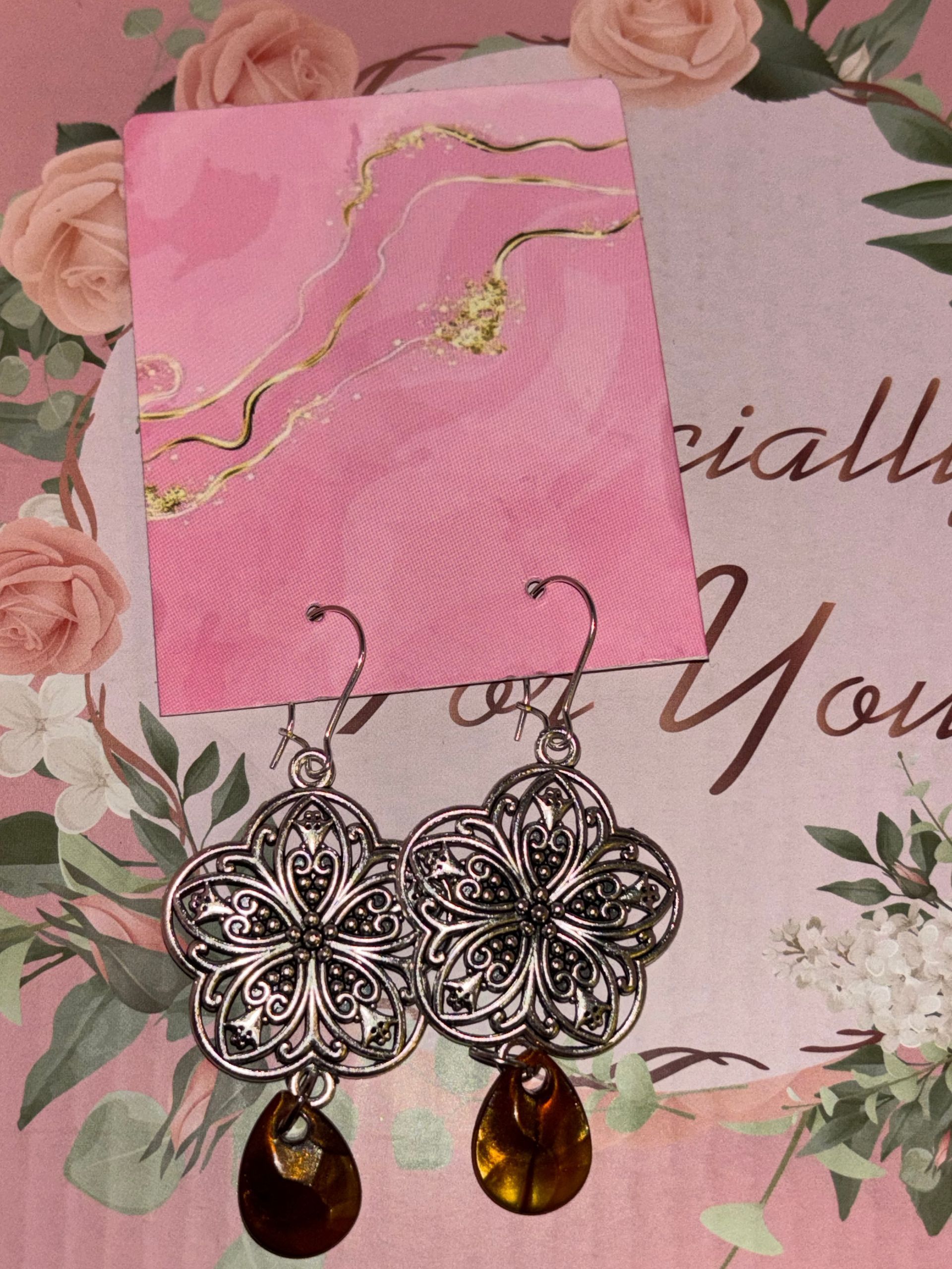 Oorbellen zilver gedraaide bloem en steen