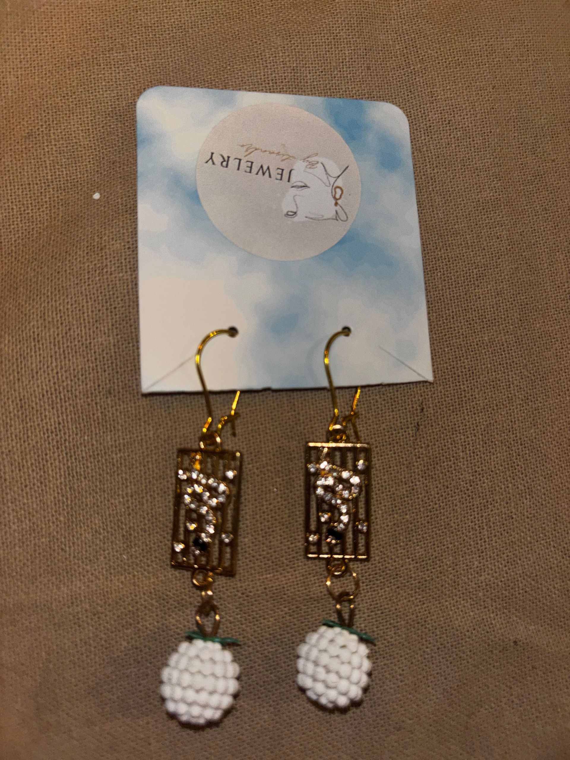 A15 oorbellen goud witte balletjes