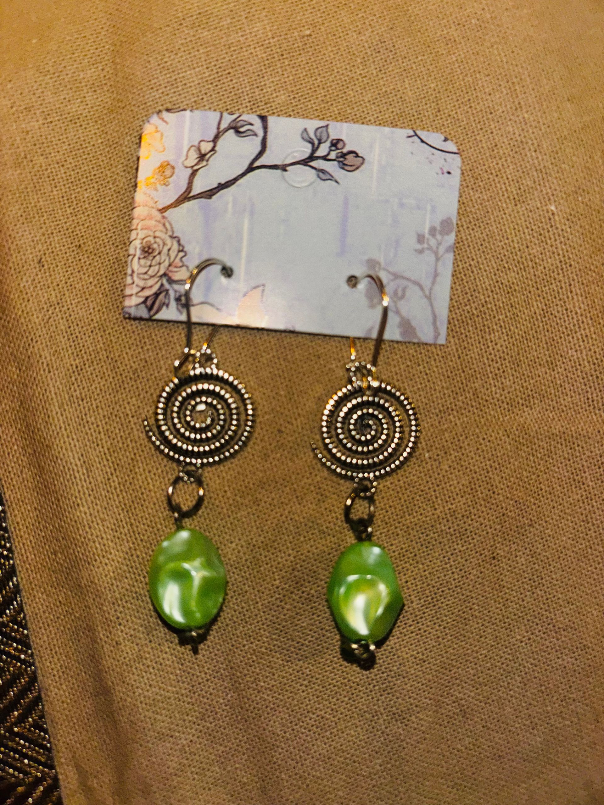 B17 Oorbellen slakkenhuisje met parel