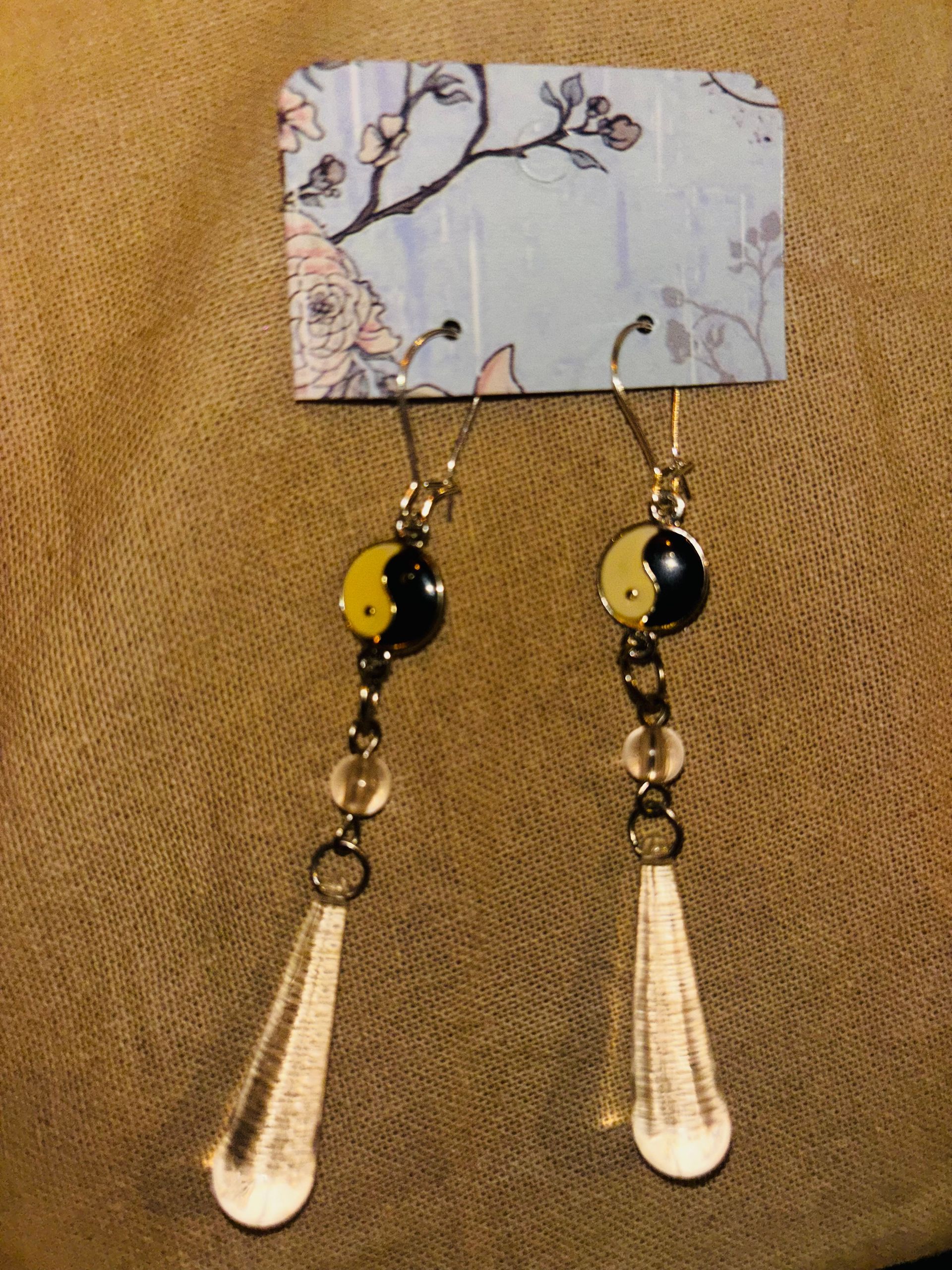 B15 Prachtige lange oorbellen Ying/yang.