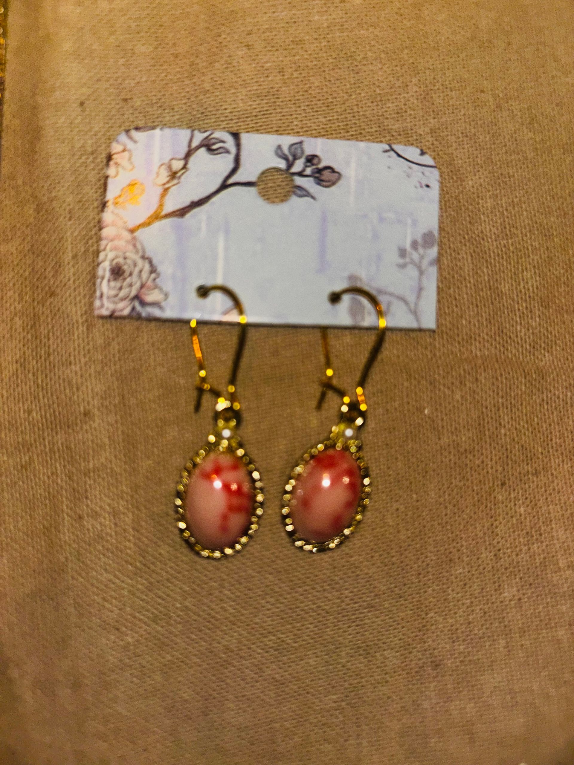 A2 goud kleur steen roze