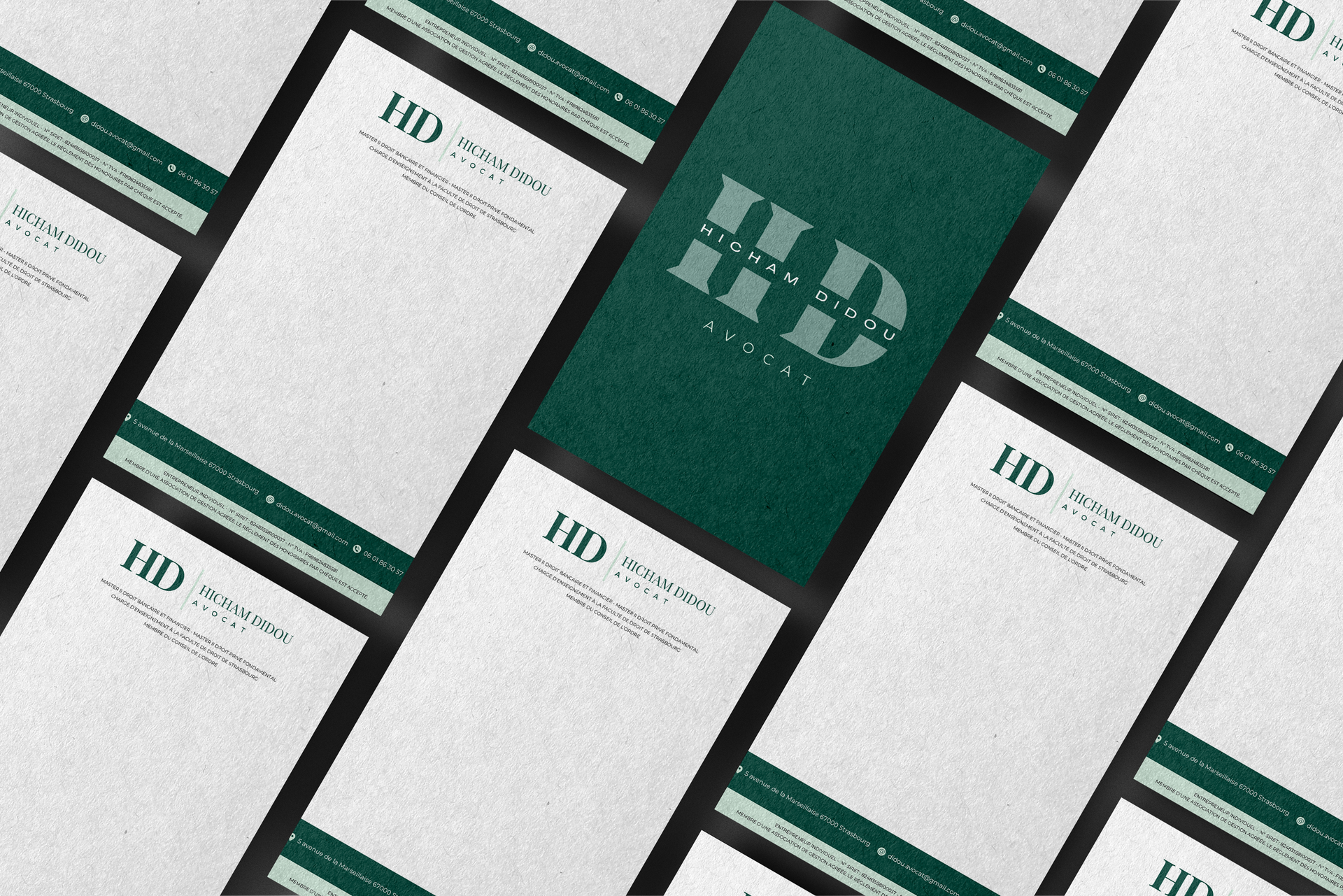 Mise en page de papeterie vert foncé et blanc avec logo « HD », lignes diagonales et plusieurs blocs-notes.