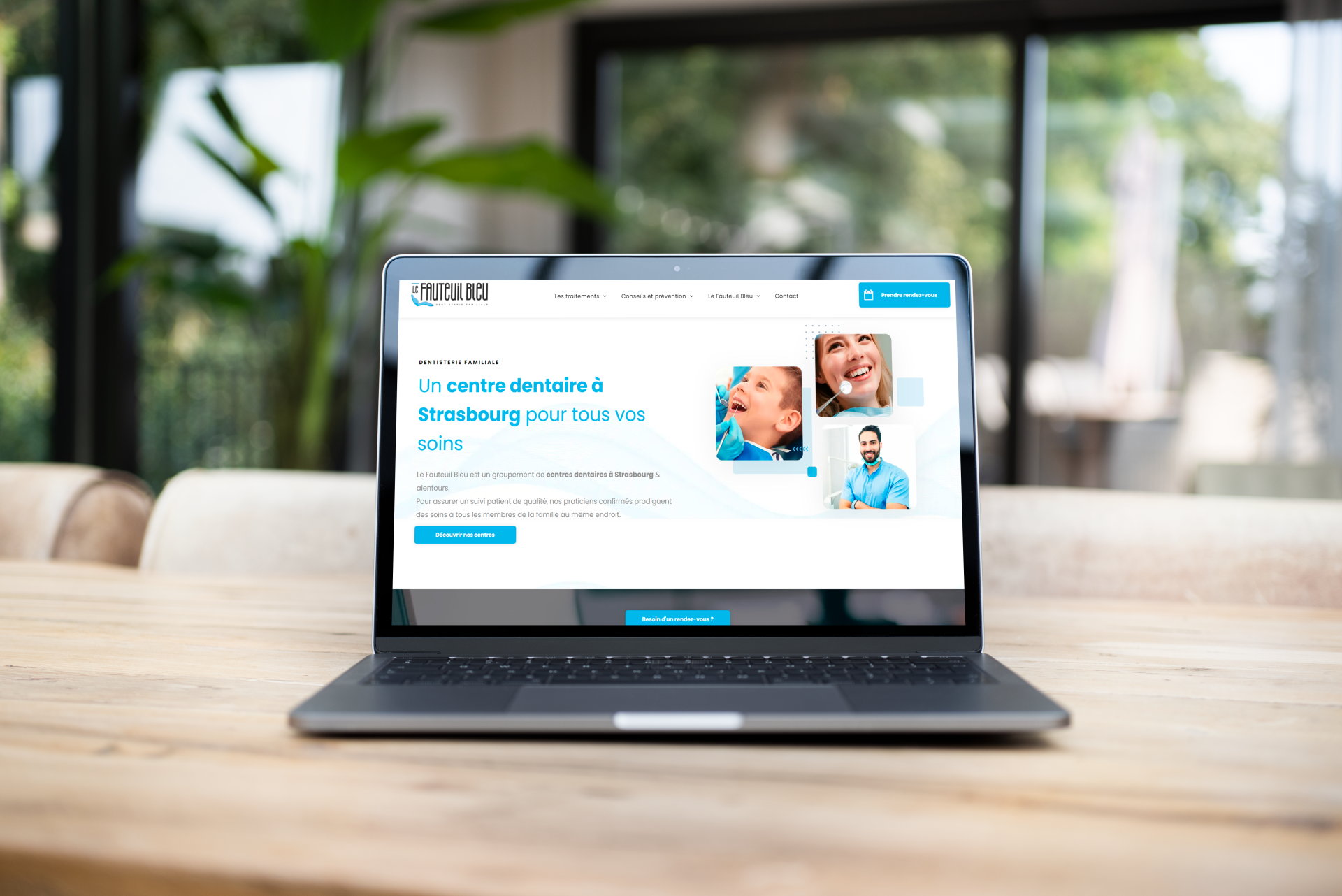 Ordinateur portable affichant un site Web sur les soins dentaires, sur une table en bois, à l'intérieur.
