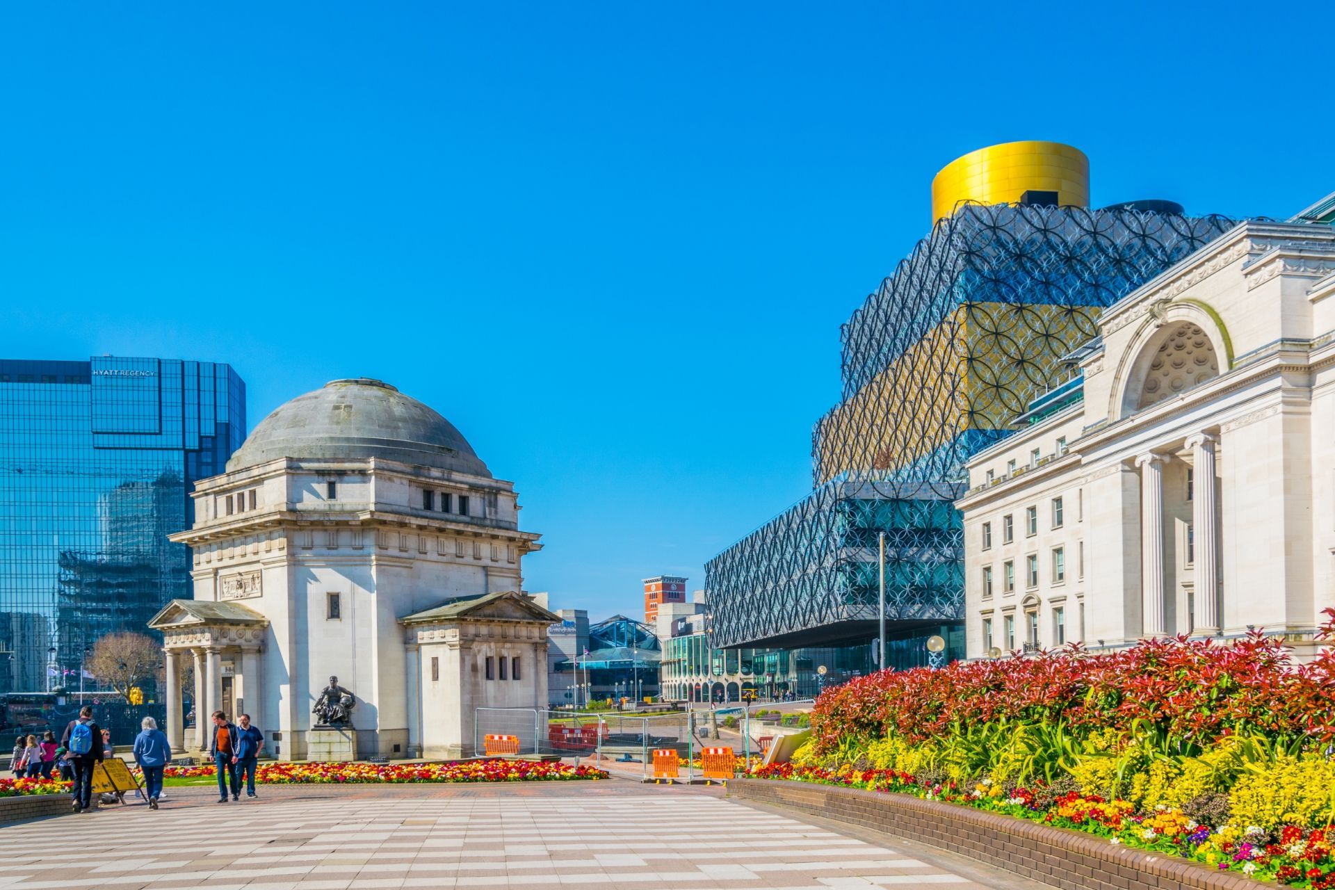 A photo of the hall of memory and library of Birmingham during a sunny, clear summers day