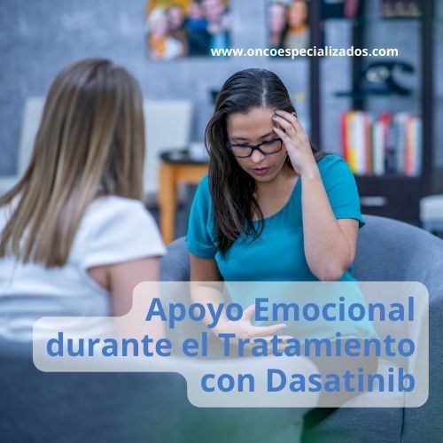 Paciente recibiendo apoyo emocional y psicológico durante el tratamiento con Dasatinib para la leucemia.