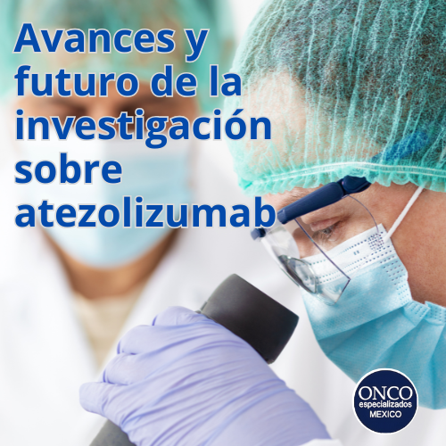 Investigador observando avances en atezolizumab.