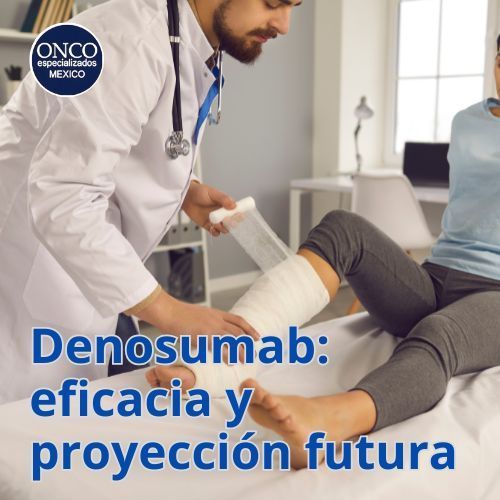 Médico colocando vendaje en pierna, representando recuperación ósea con Denosumab.