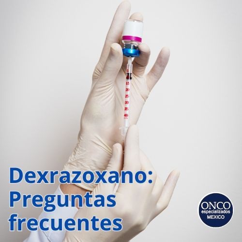 Manos con guantes preparando una jeringa con dexrazoxano.