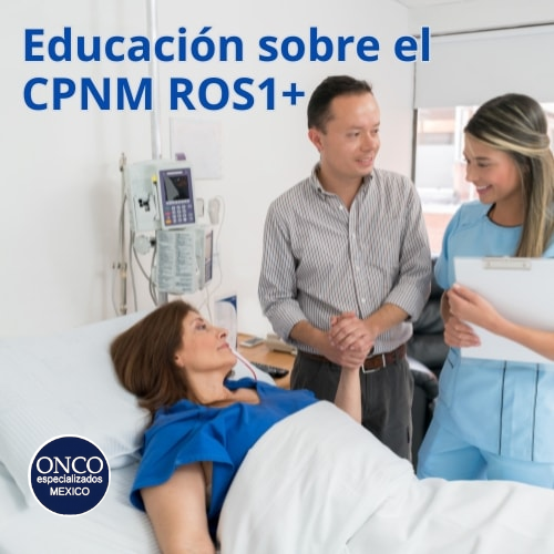 Médico educando sobre carcinoma pulmonar en hospital.