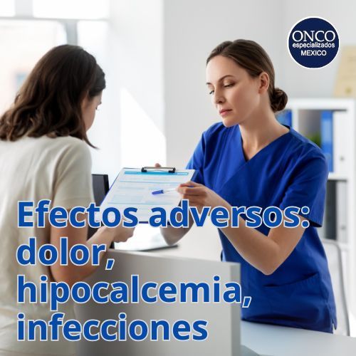 Médica revisando historial de paciente sobre efectos secundarios.
