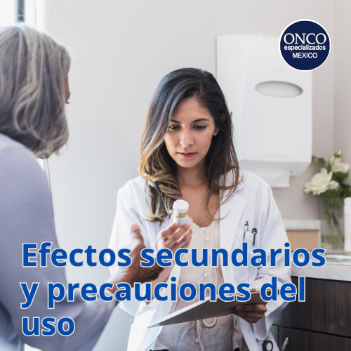 Médico explicando efectos secundarios y precauciones