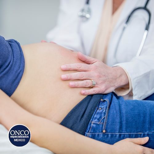 Consulta médica sobre lupus durante el embarazo.