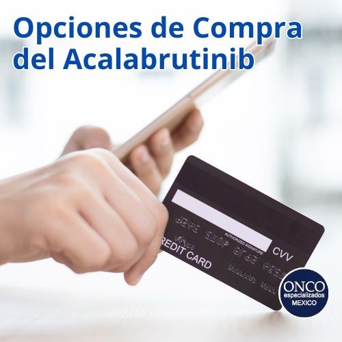 Persona utilizando una computadora para comprar Acalabrutinib en una farmacia en línea autorizada.