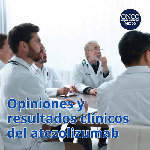 Médicos discutiendo resultados clínicos del atezolizumab.