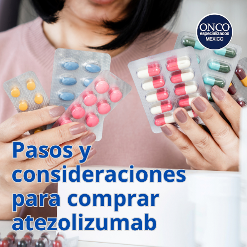 Persona sosteniendo blister de medicamentos para compra.