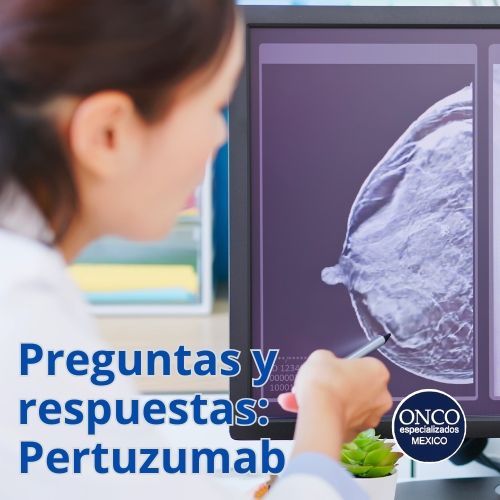 Imagen de mamografía siendo evaluada en un monitor, relacionada con pertuzumab.