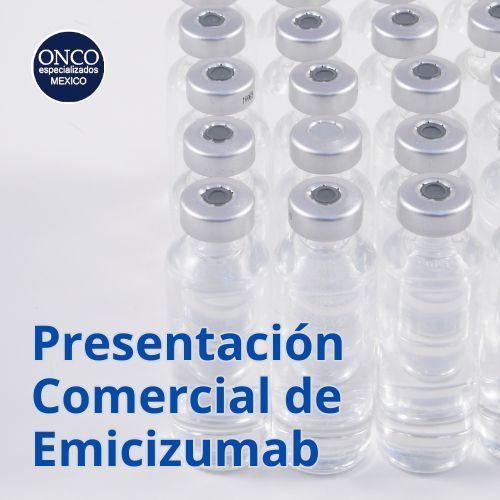 Frascos transparentes de medicamento dispuestos en filas sobre fondo claro.