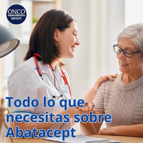 Médica conversando con paciente sobre tratamiento con Abatacept.
