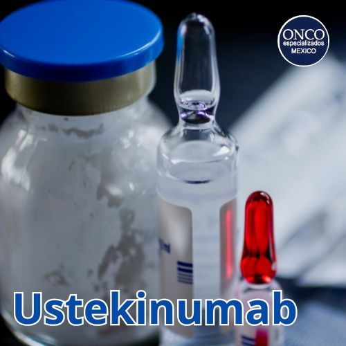 Frascos y ampollas de Ustekinumab en un entorno clínico, representando el medicamento utilizado en tratamientos autoinmunes.