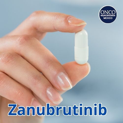 Mano sosteniendo una cápsula blanca, representando el medicamento Zanubrutinib.