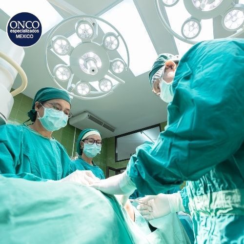 Quimioterapia y cirugía como tratamientos disponibles.