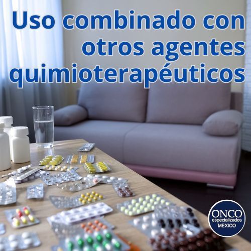 Mesa con varios medicamentos combinados para quimioterapia.