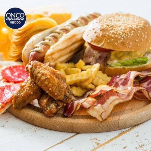 Alimentos poco saludables asociados con el riesgo de cáncer.