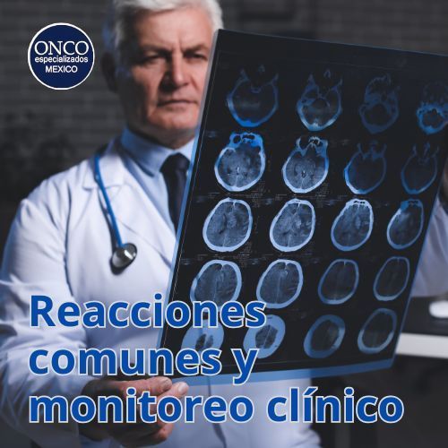 Médico observando resonancias cerebrales en pantalla.