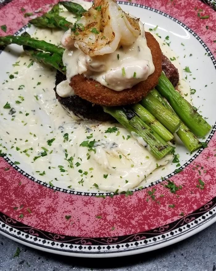 A plate of food with shrimp and asparagus on it