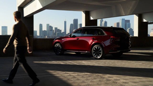 EXTERIOR FEATURES A POWERFUL PRESENCE