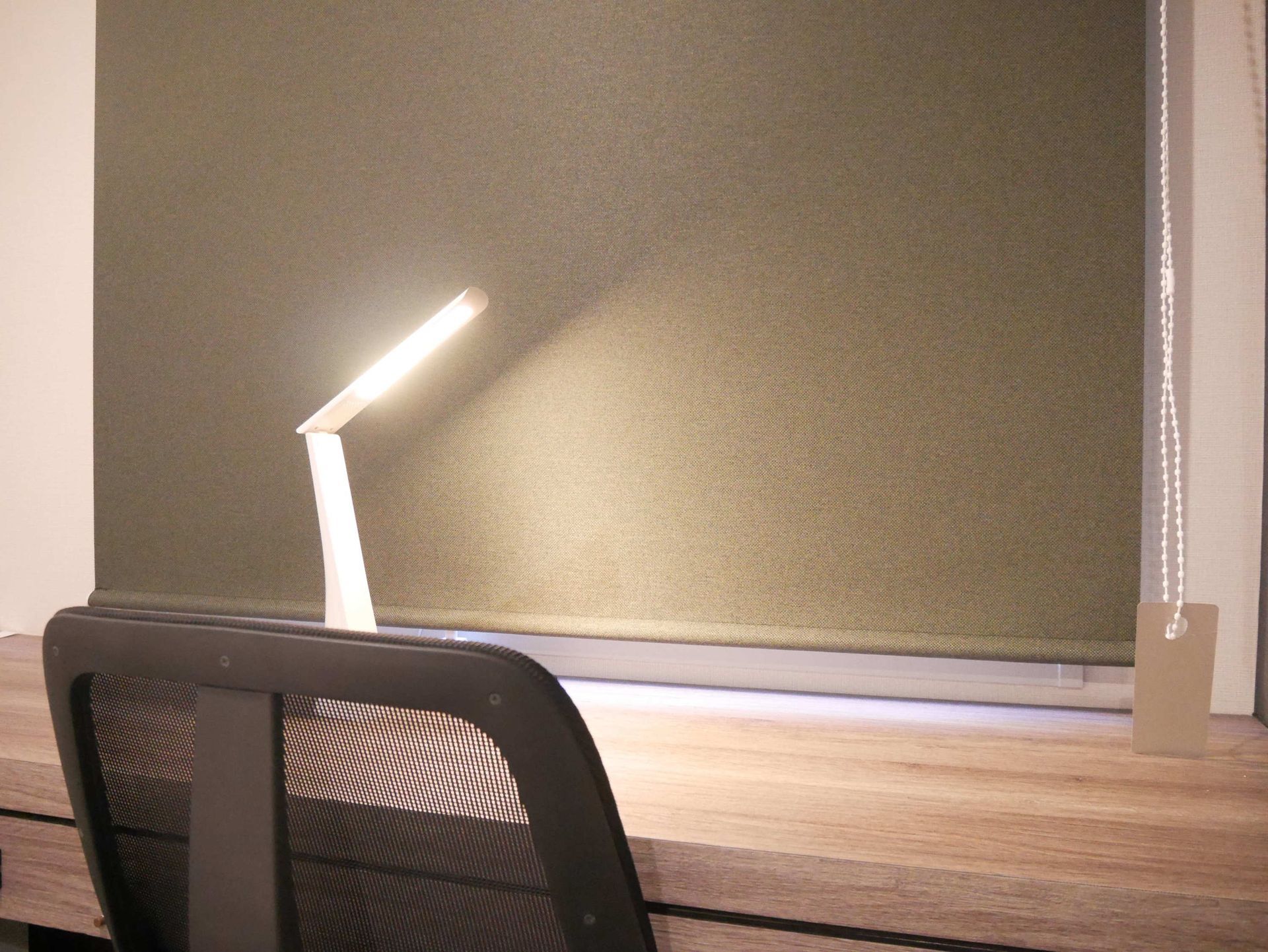 Work desk with reading lamp in guest room at Comfybed Ginza