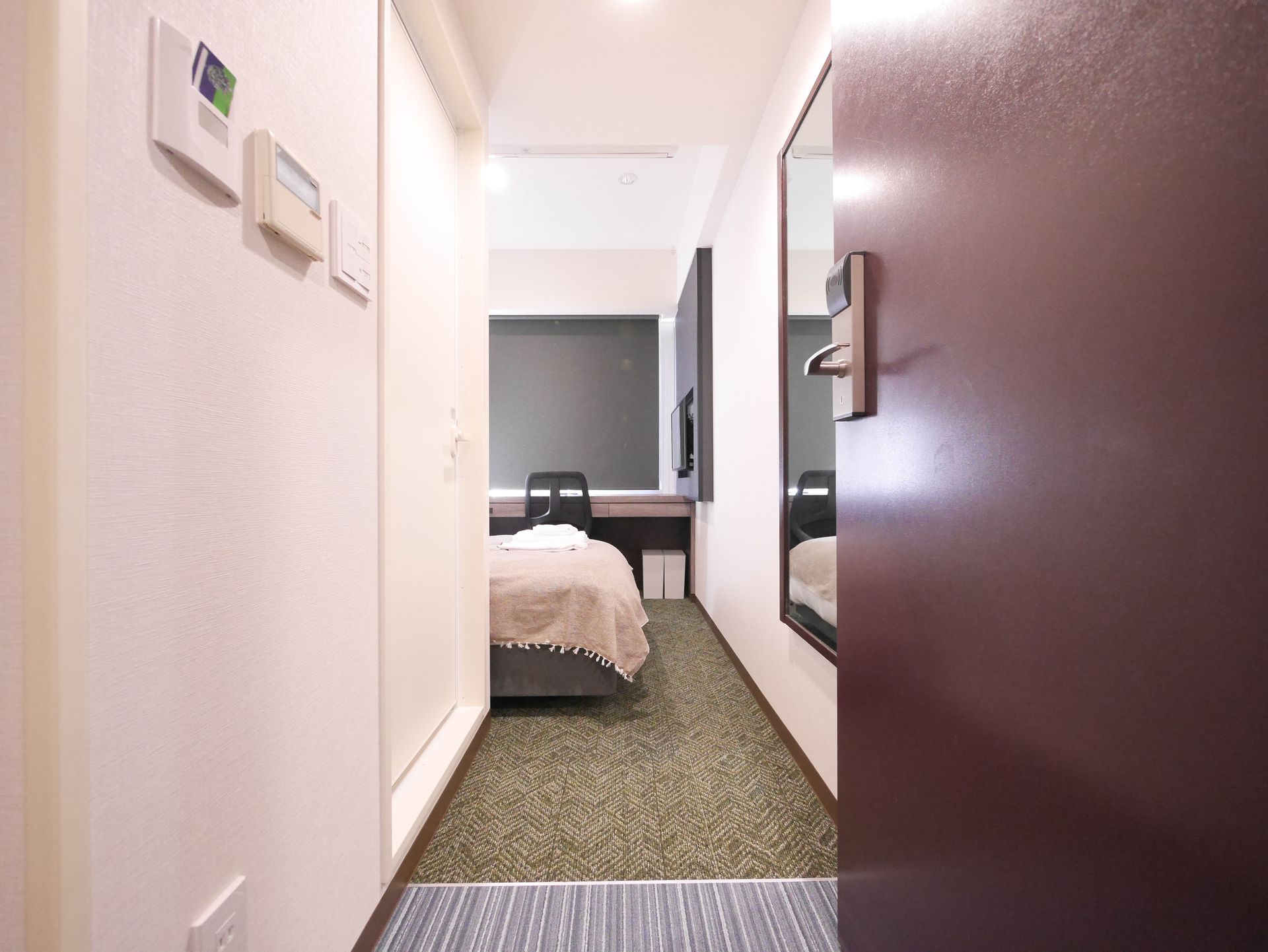 Single room layout with hallway and bed at Comfybed Ginza