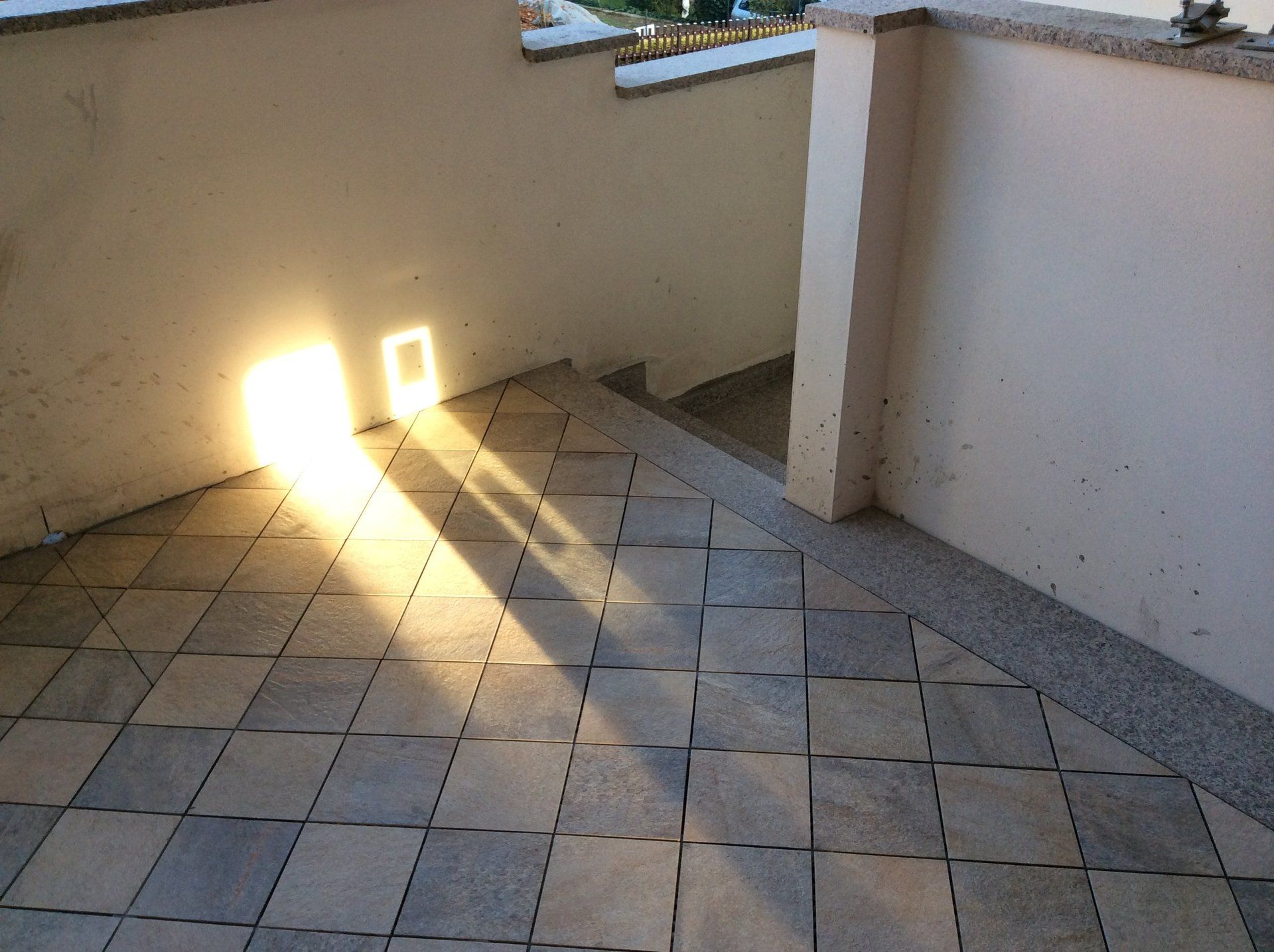 pavimento in pietra all'interno di abitazione privata