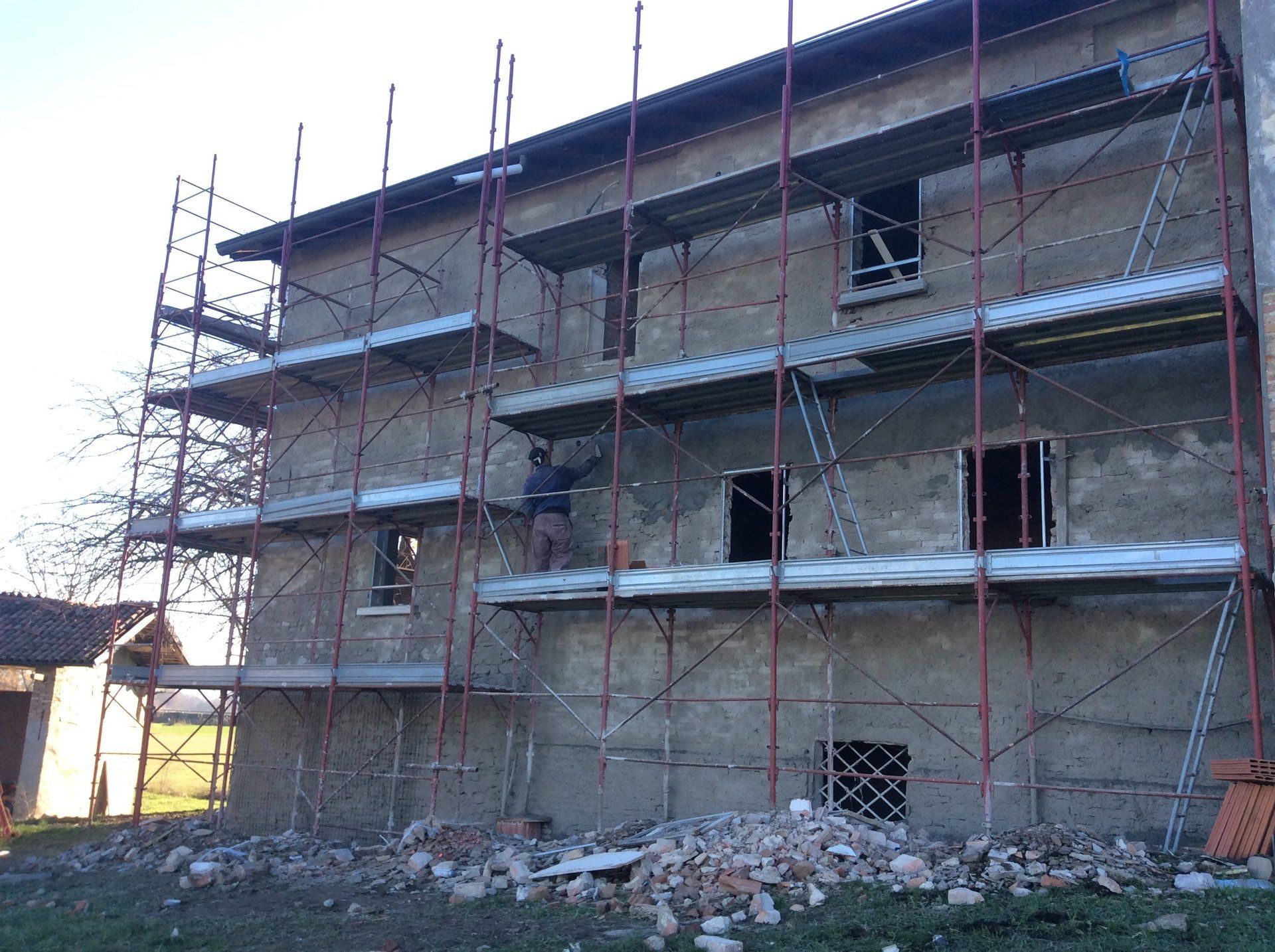 abitazione privata in fase di ristrutturazione esterna
