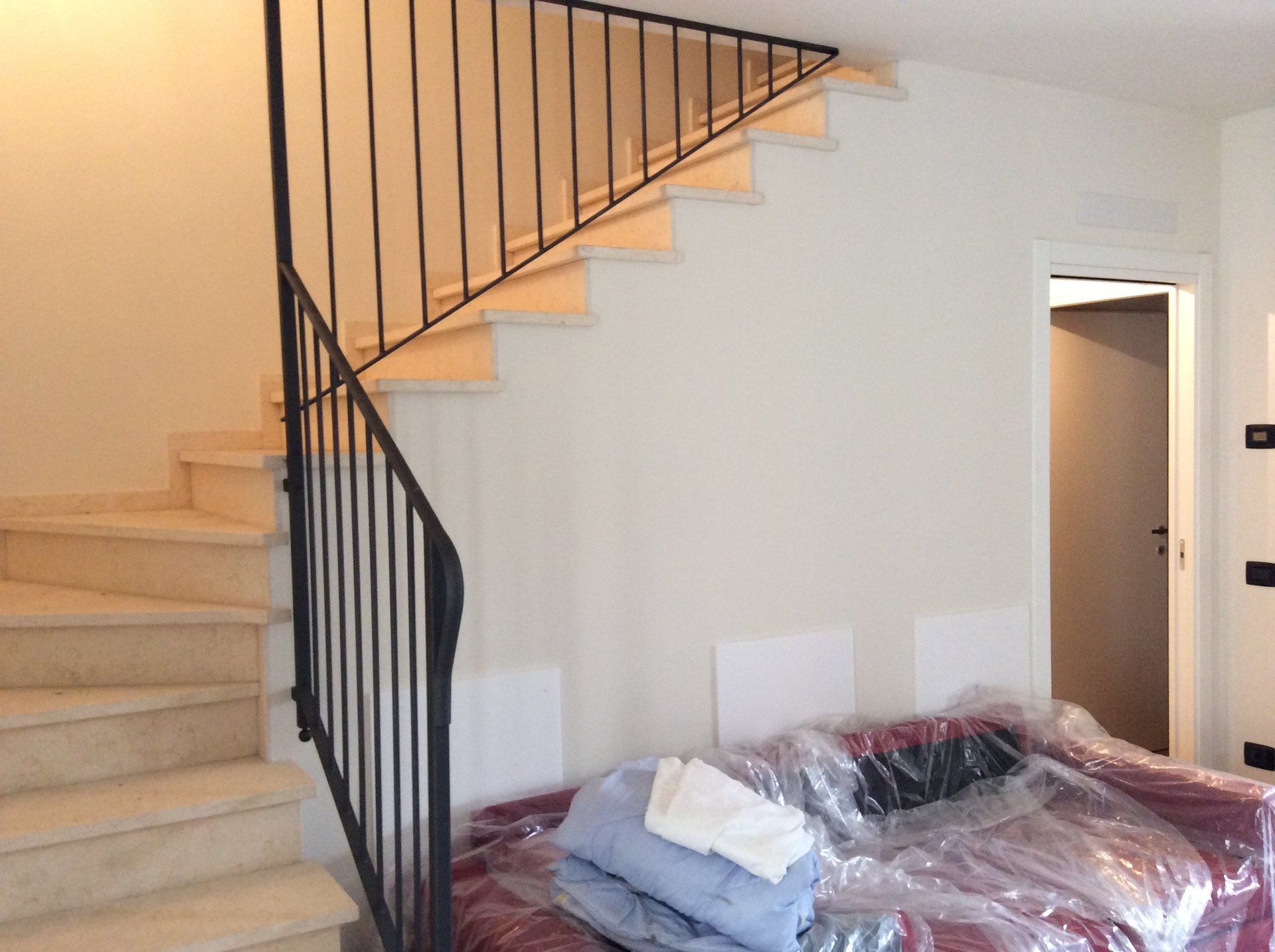 scale di abitazione privata dopo lavorazione edile