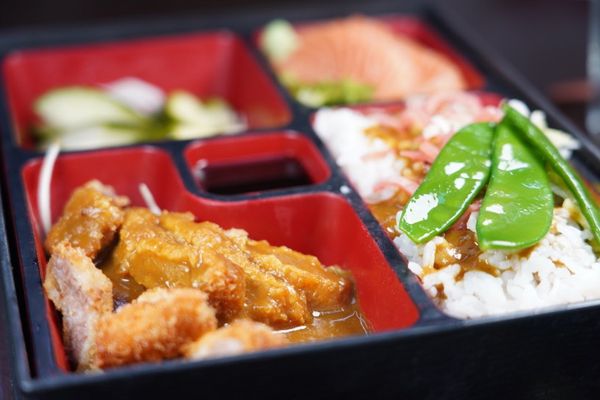 Plat Oto Oto — bento karaage
