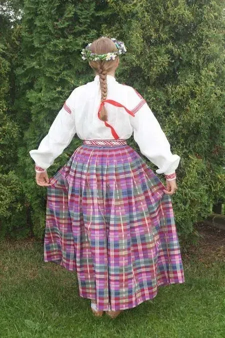 Latvijas tautastērps Anviam.lv