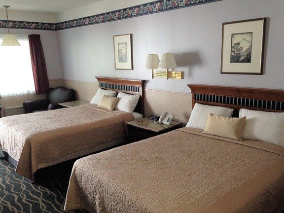 Orange Bed - Friendly Hotel in Glenwood Springs, CO